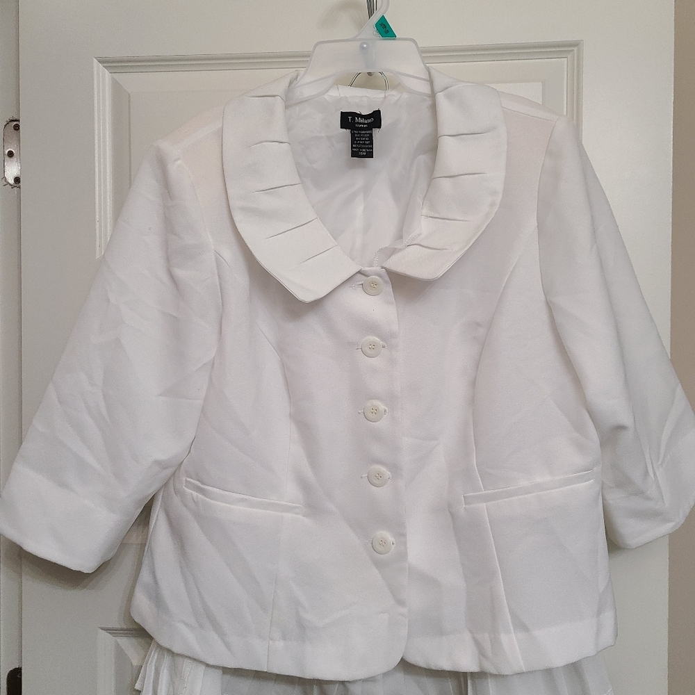 White suit size 18W
